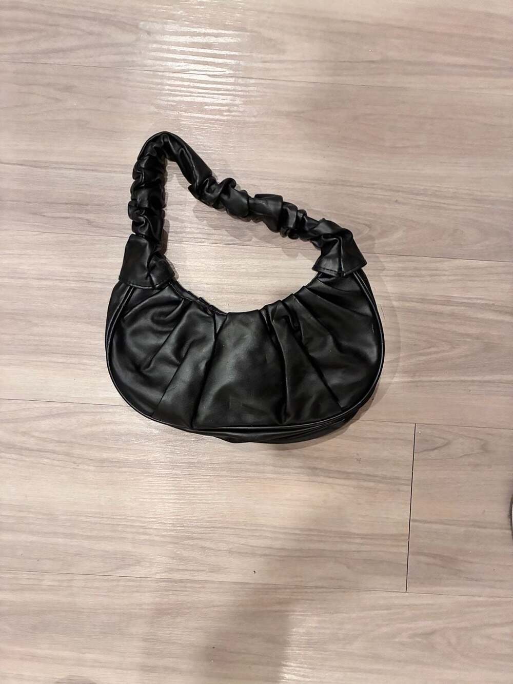 Women’s Black Scrunch Handle Bag Black